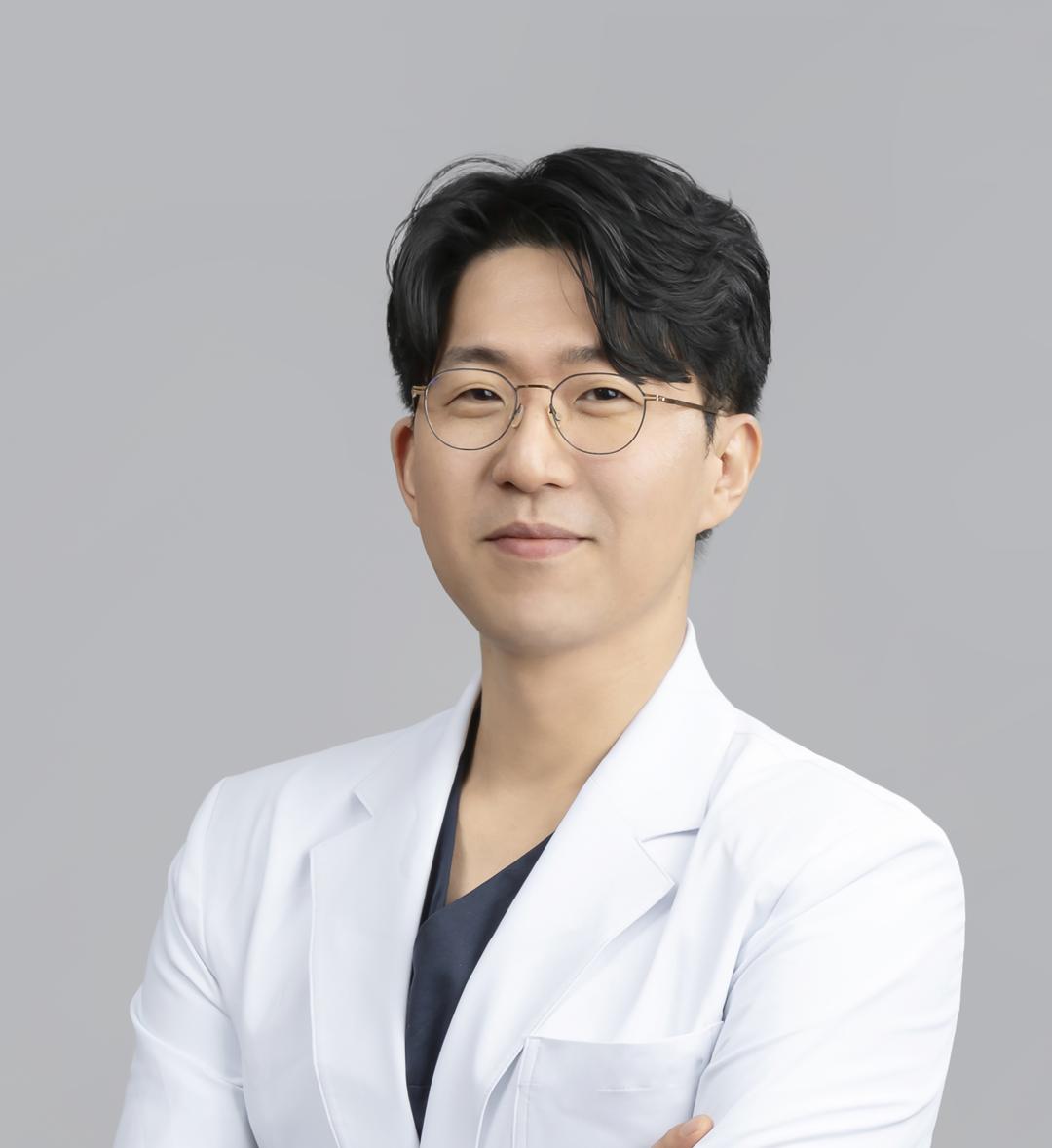 이채윤 대표원장, 구강악안면외과 전문의
